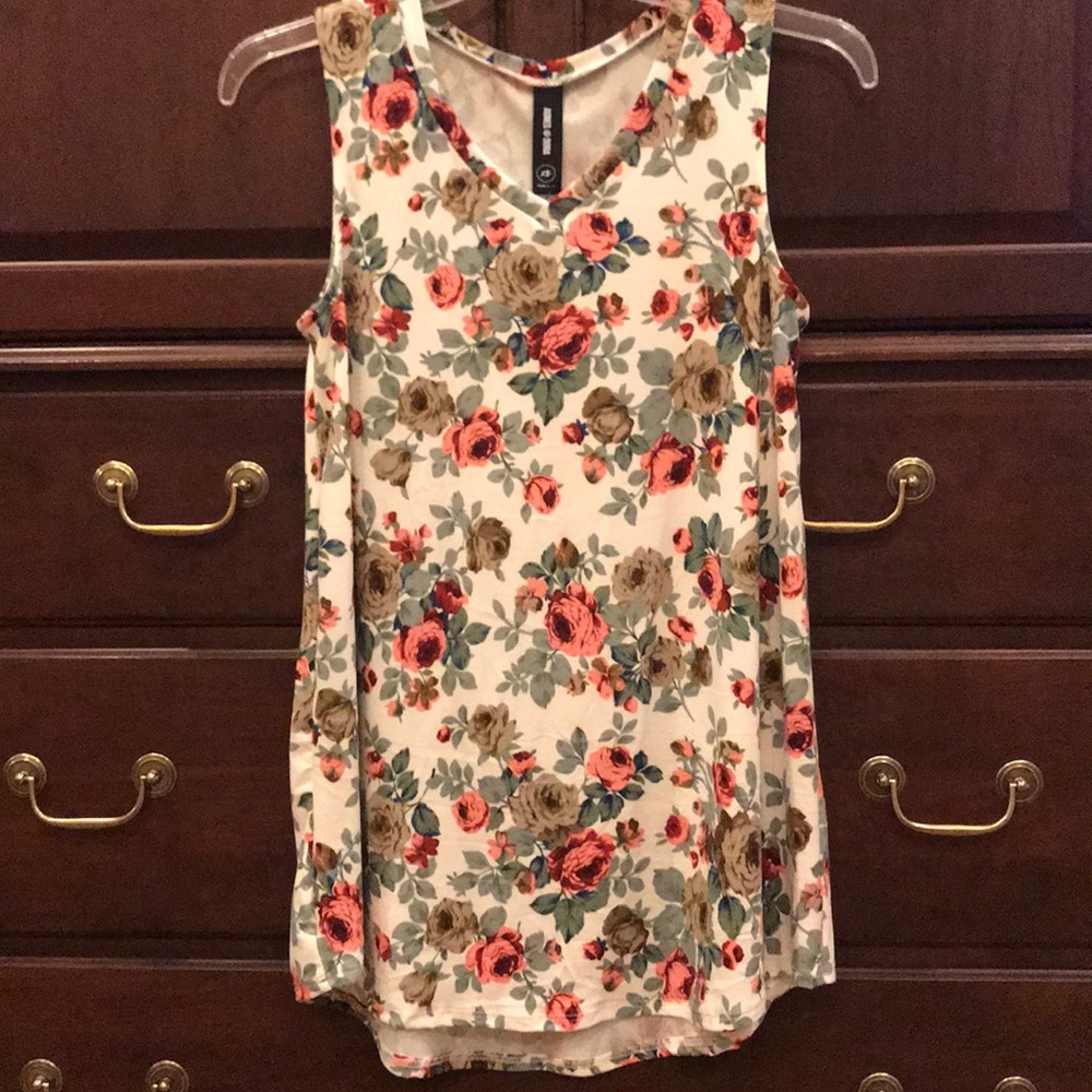 NWT Agnes & Dora Essential Tank Floral XS